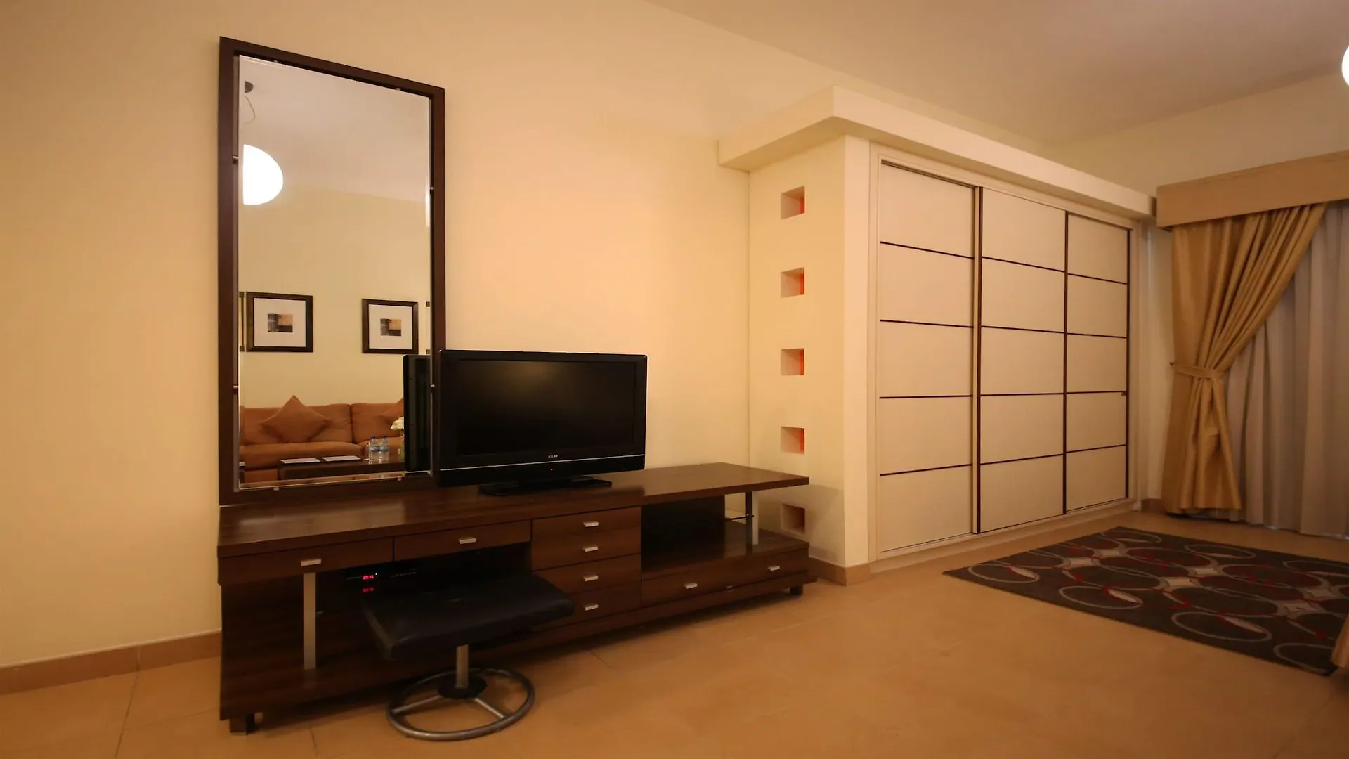 Tulip Hotel Apartments Dubai Aparthotel